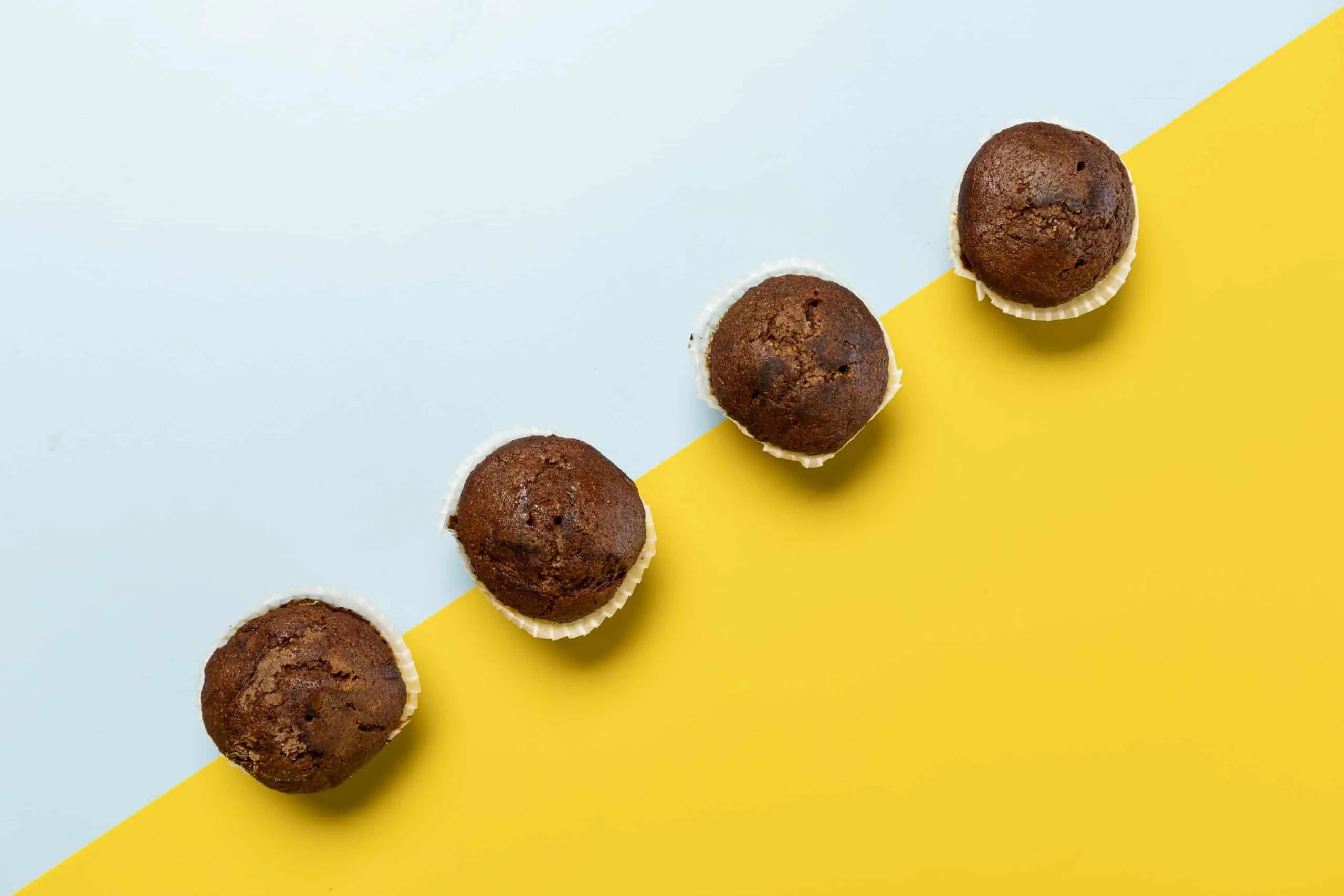 ⁦פומרי עוגת מאפינס לכלב בטעם בשר עם חרובים 50 גרם⁩ – תמונה ⁦4⁩